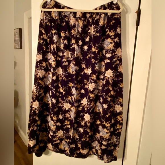 Love Fire Women’s Multicoloured Floral Viscose Swing Skirt Size 2 XL Midi Split - Picture 4 of 8